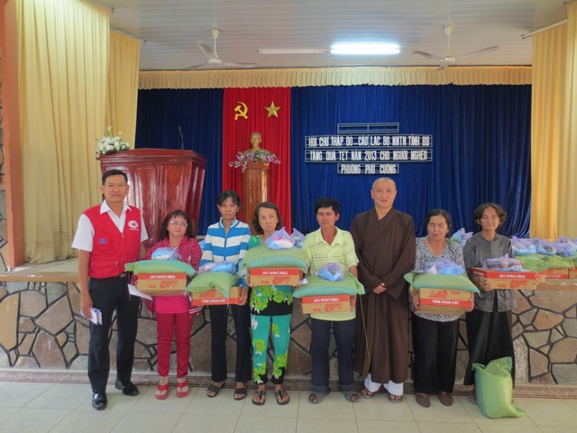 ບັນດາຄະນະ,ຂະ ແໜງການ,ທ້ອງຖິ່ນ ຕ່າງໆເບິ່ງແຍງຜູ້ ທຸກຍາກ,ຜູ້ອອກ ແຮງງານໃນໂອກາດ ບຸນປີໃໝ່ປະຈຳຊາດ